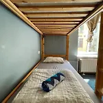 Cinnamon Sally Backpackers אכסניה