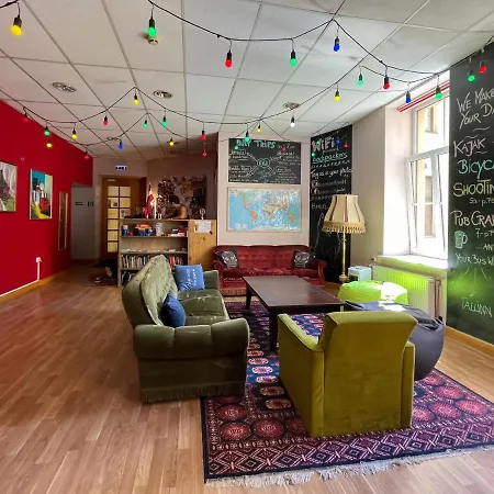 Cinnamon Sally Backpackers *
