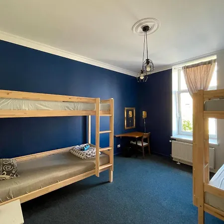 Cinnamon Sally Backpackers Hostel *