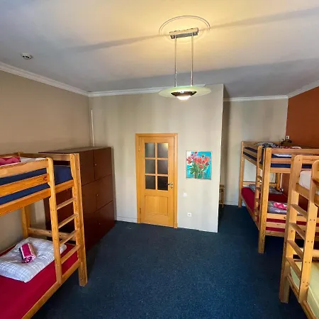 Cinnamon Sally Backpackers Хостел Рига