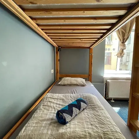 Cinnamon Sally Backpackers بيت شباب