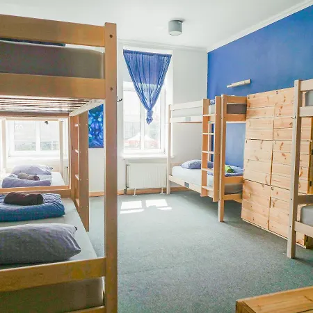 Cinnamon Sally Backpackers Хостел