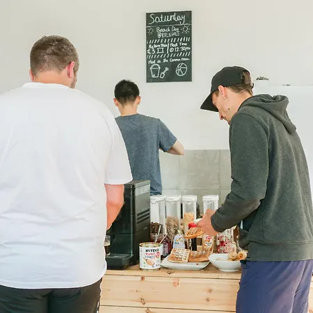 Cinnamon Sally Backpackers * ريغا