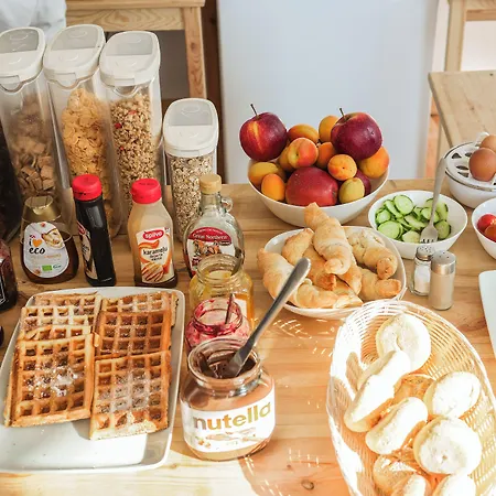 بيت شباب Cinnamon Sally Backpackers