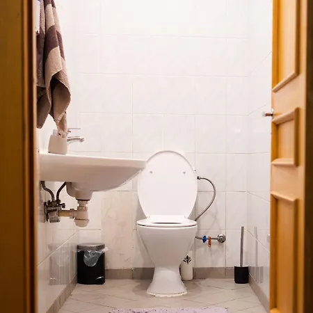 Cinnamon Sally Backpackers Хостел Рига