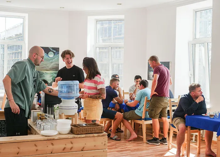 Hostal Cinnamon Sally Backpackers *