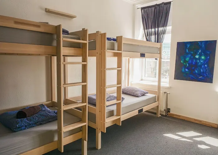 希娜蒙莎莉背包客旅馆