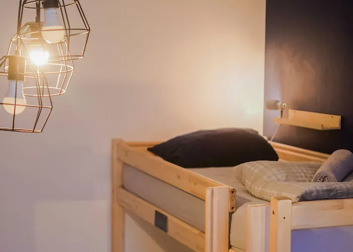 希娜蒙莎莉背包客旅馆